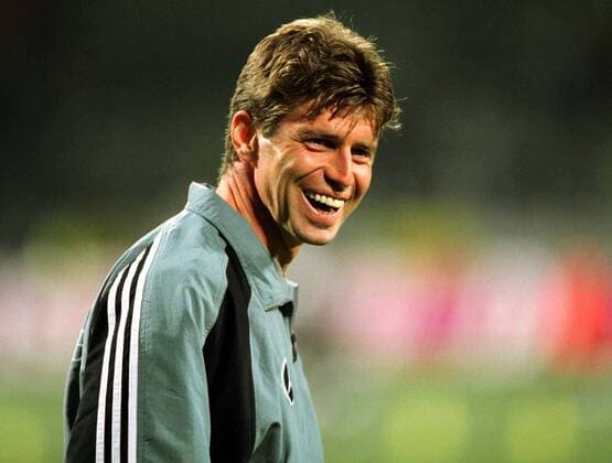 Bundestrainer Michael Skibbe (Deutschland) hat noch gut lachen Fußball Länderspiel Herren Weltmeisterschaftsqualifikation 2001, WM-Qualifikation, Nationalmannschaft, Nationalteam, Vneg Porträt BayArena Leverkusen Freude, Begeisterung,