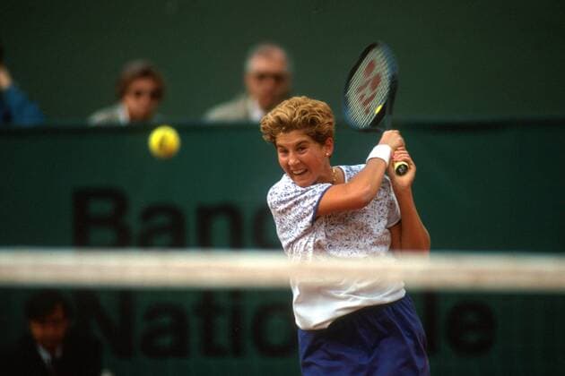 Monica Seles (USA) - beidhändige Rückhand Tennis Damen French Open 1991, WTA-Tour, Grand Slam, Sand, Sandplatz, Sandplatzturnier, Sandplatztennis Einzelbild Roland Garros Paris Dynamik,