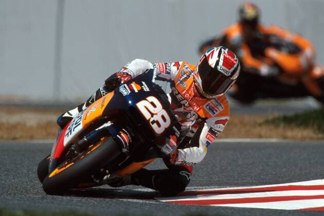Alex Crivillé (Spanien Repsol YPF) auf seiner Honda Motorsport WM Herren Weltmeisterschaft 2001, Motorrad, Motorradrennen, Motorradrennsport, Motorradsport Einzelbild International Racing Course Suzuka
