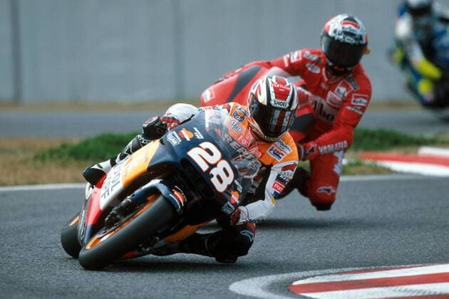 Alex Crivillé (Spanien Repsol YPF) auf seiner Honda Motorsport WM Herren Weltmeisterschaft 2001, Motorrad, Motorradrennen, Motorradrennsport, Motorradsport Einzelbild International Racing Course Suzuka