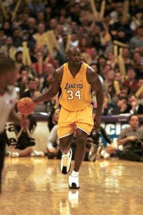 Shaquille O Neal (Lakers) am Ball Basketball Herren NBA 2000 2001, National Basketball Association, Los Angeles Lakers, Vneg Einzelbild Staples Center Los Angeles Dynamik,