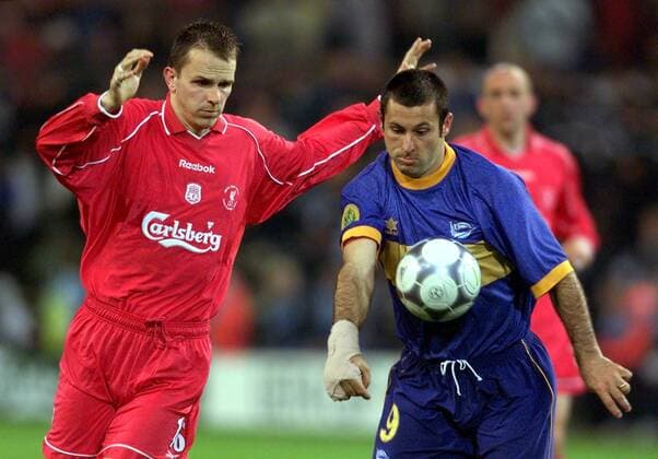 Dietmar Hamann (li., Liverpool) gegen Javi Moreno (Alaves) Fußball EC 3 Herren UEFA-Cup 2000 2001, Europapokal: FC Liverpool (England) - Deportivo Alavés (Spanien) 5:4 n.V., CD Gruppe Westfalenstadion Dortmund