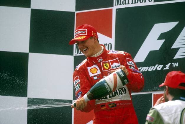 Michael Schumacher (Deutschland Ferrari) - Champagnerdusche Motorsport Grand Prix Herren Großer Preis von Spanien 2001, Formel 1, F1, F, GP, WM, Weltmeisterschaft, Vdia Einzelbild Circuit de Catalunya Barcelona Freude,