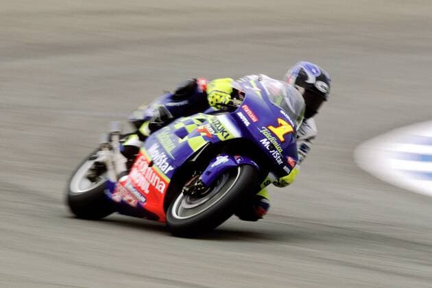 Kenny Roberts (USA) auf seiner Suzuki Motorsport WM Herren Weltmeisterschaft 2001, Motorrad, Motorradrennen, Motorradrennsport, Motorradsport, Vdia Einzelbild Jerez Dynamik,