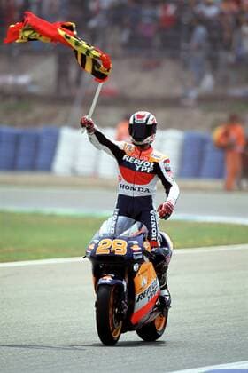 Alex Criville (Spanien Honda) - Siegerpose Motorsport WM Herren Weltmeisterschaft 2001, Motorrad, Motorradrennen, Motorradrennsport, Motorradsport, Vdia Einzelbild Jerez Freude,