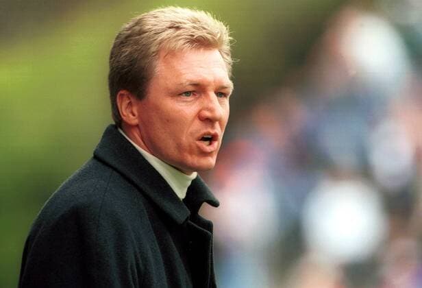 Trainer Frank Kurth (RW Essen) Fußball Herren Regionalliga Nord 2000 2001, 3. Liga: Berlin - Rot-Weiß Essen 1:0, RWE Einzelbild Stadion Alte Försterei in der Wuhlheide Berlin
