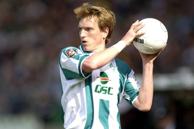 Andreas Herzog (Bremen) - Einwurf Fußball 1. BL Herren Saison 2000 2001, SV Werder Bremen, Vdig Einzelbild Weserstadion Bremen
