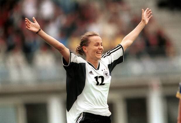 Claudia Müller (Deutschland) - Torjubel Fußball EM Damen Europameisterschaft 2001, Länderspiel, Gruppenspiel, Gruppe A, Frauen, Frauenfußball Einzelbild Steigerwaldstadion Erfurt Freude,