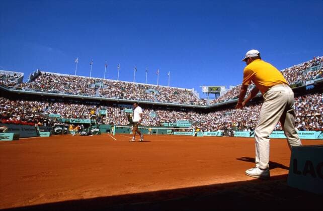 Der Court Central von Roland Garros in Paris Tennis Herren French Open 2001, ATP-Tour, Grand Slam, Sand, Sandplatz, Sandplatztennis, Sandplatzturnier Totale Roland Garros Paris Masse,  
