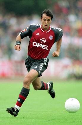 Antonio di Salvo (Bayern) am Ball Fußball 1. BL Herren Saison 2001 2002, Saisonvorbereitung, Sommerpause, Test, Testspiel, Einzelbild Göttingen - FC Bayern München 0:2 Göttingen Dynamik,