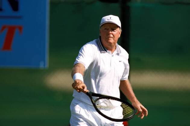 Fred Stolle (Australien) - Rückhand Tennis Herren Hildon Challenge 2001, Benefiz, Hartplatz, Hardcourt, Hartplatztennis, Hartplatzturnier, Vdia Einzelbild Wentworth