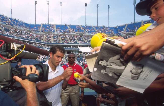 Pete Sampras (USA) gibt Autogramme Tennis Herren US Open 2000, ATP-Tour, Grand Slam Gruppe Flushing Meadow New York