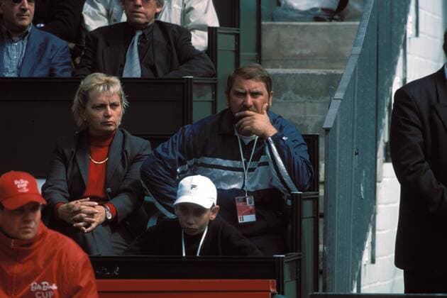 V. li.: Mutter Lilijana, Bruder Savo und Vater Damir, Familie von Jelena Dokic (Jugoslawien) Tennis Damen Betty Barclay Cup 2001, WTA-Tour Gruppe Am Rothenbaum Hamburg