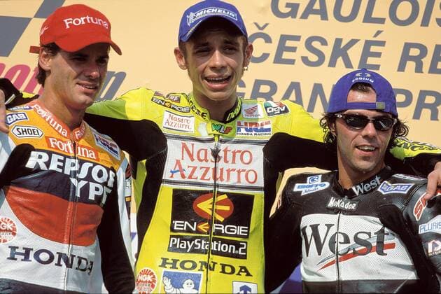 V.li.: Alex Criville (Spanien Honda), Valentino Rossi (Italien Honda) und Loris Capirossi (Italien Honda) Motorsport WM Herren Weltmeisterschaft 2001, Motorrad, Motorradrennen, Motorradrennsport, Motorradsport, Vdia Gruppe Brünn Brno
