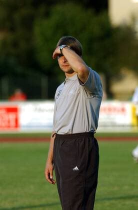 Co-Trainer Michael Oenning (Deutschland) geblendet Fußball Länderspiel Herren U20-Nationalmannschaft 2001, U 20 Junioren, Freundschaftsspiel, Vdig, Einzelbild Sportanlage Trinermatten Zofingen