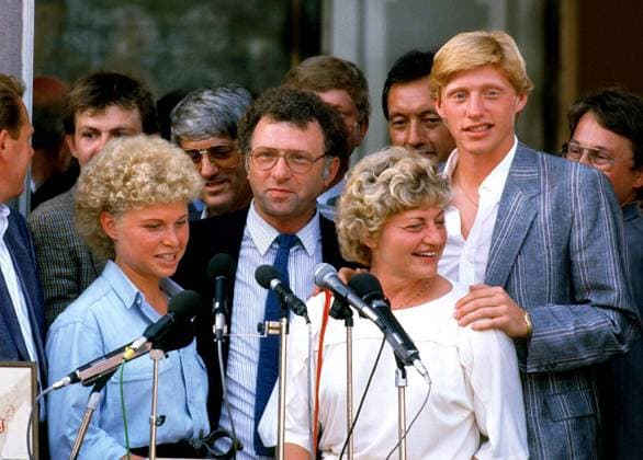 V. re.: Boris, Mutter Elvira, Vater Karl-Heinz und Schwester Birgit Becker (alle Deutschland) werden nach Boris Wimbledon-Sieg in Leimen empfangen Tennis Herren Empfang im Heimatort 1985 Gruppe Leimen