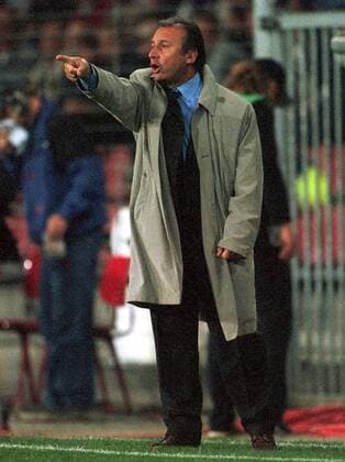 Fußball, Trainerhistorie Lazio Rom von 1997 bis heute Trainer Alberto Zaccheroni (Lazio) gibt Anweisungen Fußball EC 1 Herren Champions League 2001 2002, Eindhoven (Niederlande) - Lazio Rom (Italien) 1:0, Vneg Einzelbild Philips-Stadion Eindhoven