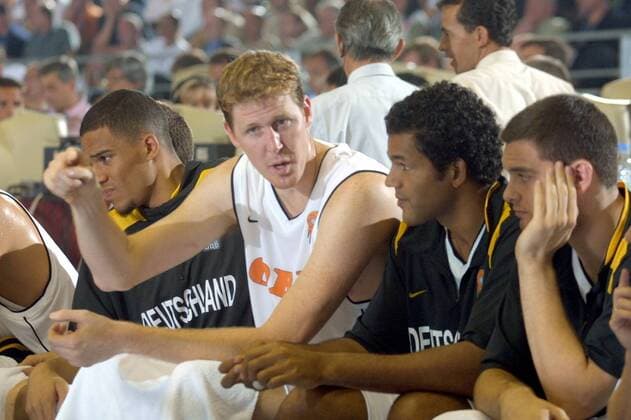 EuroBasket 2022, DBB, Historie, EM - Historie Shawn Bradley (li.) im Gespräch mit Stephen Arigbabu (beide Deutschland) Basketball EM Herren Eurobasket 2001, Europameisterschaft, Länderspiel, Nationalmannschaft, Nationalteam Gruppe Anfa Expo Center Antalya