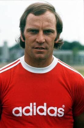 Franz Roth (FC Bayern München) Fußball 1. BL Herren Saison 1976 1977, Vorstellung, Präsentation, Porträttermin, Pressetermin Porträt München