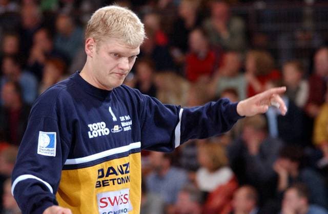 Torhüter Johannes Bitter (Altjührden) Handball 2. BL Herren Saison 2001 2002, Lübbecke - VTB Altjührden 24:24 Einzelbild Kreissporthalle Lübbecke