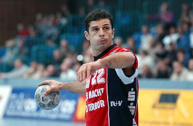 Dragan Skrbic (Nordhorn) - Siebenmeter Handball 1. BL Herren Saison 2001 2002, Minden - HSG Nordhorn 32:28 Einzelbild Kampa-Halle Minden
