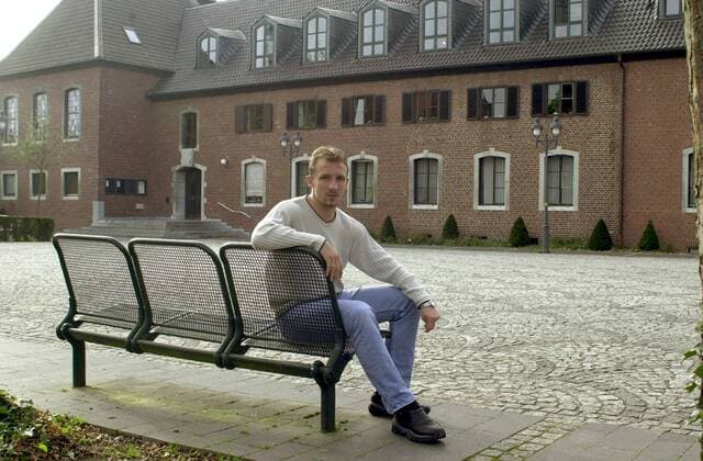 Markus Hausweiler (Gladbach) auf dem Rathausplatz Fußball 1. BL Herren Saison 2001 2002, Borussia Mönchengladbach, Vdig Einzelbild Mönchengladbach