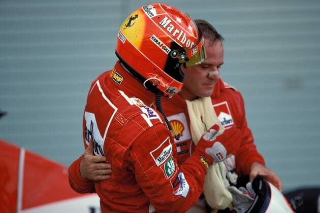 Michael Schumacher (vorn, Deutschland) und Rubens Barrichello (Brasilien beide Ferrari) Motorsport Grand Prix Herren Großer Preis von Japan 2001, Formel 1 Weltmeisterschaft, F1, F, GP, WM, Vdia Gruppe International Racing Course Suzuka Kameradschaft,
