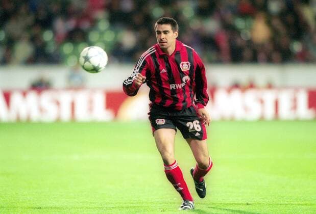 Zoltan Sebescen (Leverkusen) am Ball Fußball EC 1 Herren Champions League 2001 2002, Bayer 04 Leverkusen Einzelbild BayArena Leverkusen Dynamik,
