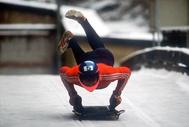 Rennschlitten am Start Skeleton Damen Rennschlittensport 1992, Schlitten Einzelbild Dynamik,