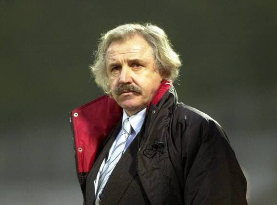 Fußball, Trainerhistorie, Rot-Weiß Oberhausen Trainer Dragoslav Stepanovic (Oberhausen) nachdenklich Fußball 2. BL Herren Saison 2001 2002, Rot-Weiß Oberhausen , RW, RWO Porträt Niederrheinstadion Oberhausen Nachdenklichkeit,