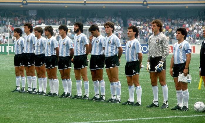 Mannschaftsbild Argentinien, v. re.: Diego Armando Maradona, Nery Pumpido, Jose Luis Cuciuffo, Oscar Ruggeri, Jose Luis Brown, Sergio Batista, Hector Enrique, Ricardo Giusti, Oscar Garre, Jorge Valdano, Jorge Luis Burruchaga Fußball WM Herren Weltmeisterschaft 1986, Finale, Endspiel, Nationalmannschaft, Nationalteam, Nationaltrikot Totale Mexico-City