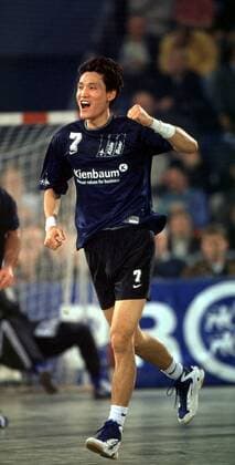 Kyung-Shin Yoon (Gummersbach) - Jubel Handball 1. BL Herren Saison 2000 2001, Kiel - VfL Gummersbach 23:20, Vdia Einzelbild Ostseehalle Kiel Freude,