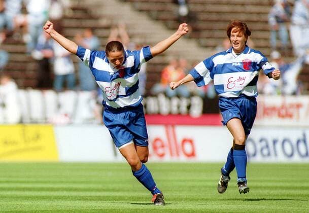 Inka Grings (li.) und Martina Voss (beide Duisburg) - Torjubel Fußball 1. BL Damen DFB-Pokal 1997 1998, Pokalspiel, Pokalfinale, Finale, Endspiel, Pokalendspiel, Frauen, Frauenfußball Gruppe Olympiastadion Berlin Begeisterung, Freude,