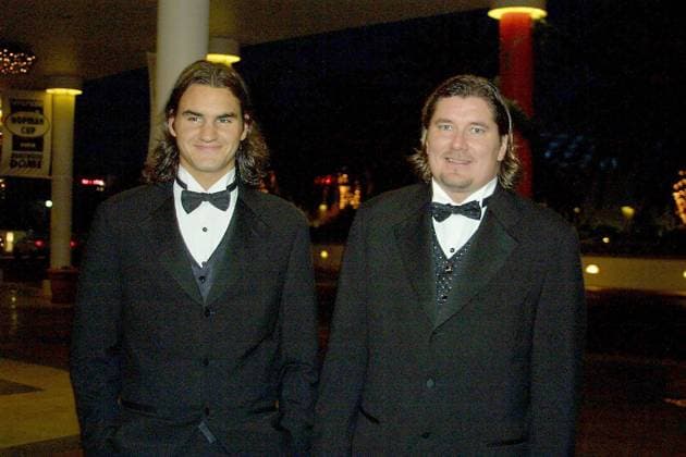 Roger Federer (Schweiz) mit seinem Trainer Peter Lundgren (Schweden) Tennis Herren Hopman Cup 2000 2001, ATP-Tour, Silvester, Silvesterball, Silvesterabend, Silvesterfeier, Feier Gruppe Perth