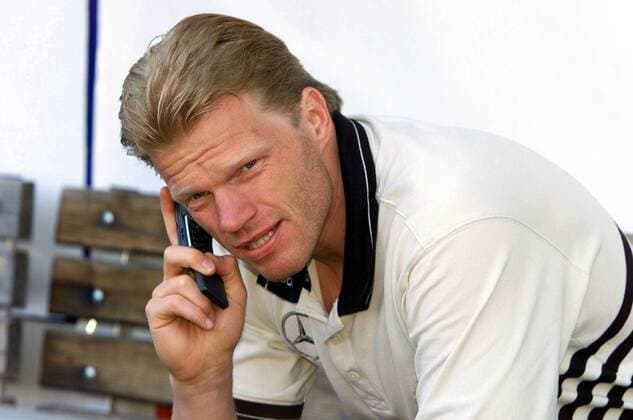 Torwart Oliver Kahn (Deutschland) telefoniert Fußball EM Herren Europameisterschaft 2000, Nationalmannschaft, Nationalteam, Einzelbild Hotel Kasteel Valsbroek Vaals