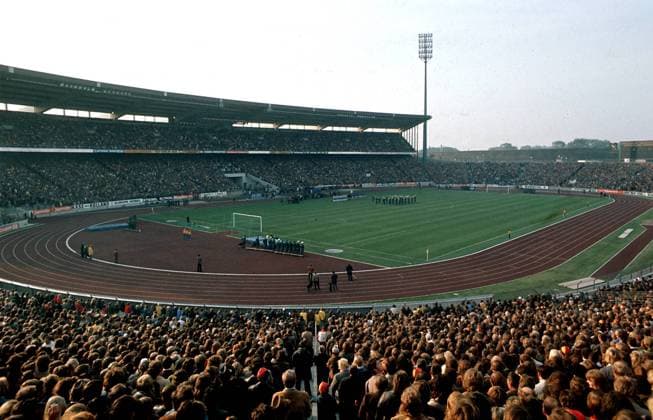 Volle Ränge im Parkstadion Fußball EM Herren Europameisterschaft 1988, Länderspiel Totale Parkstadion Gelsenkirchen