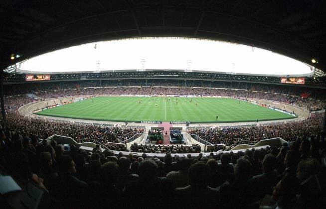 Volle Ränge im Wembley-Stadion Fußball EM Herren Europameisterschaft 1996, Länderspiel, Nationalmannschaft, Nationalteam, Nationaltrikot Totale Wembley-Stadion London
