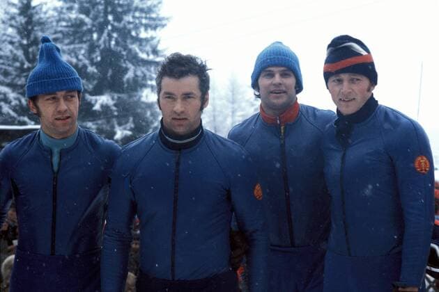 Mannschaftsfoto DDR I, v. li.: Jochen Babock, Pilot Meinhard Nehmer, Bernhard Lehmann und Bernhard Germeshausen Bobsport OS Winter Herren Olympische Winterspiele 1976, Olympia, Olympiade, Spiele, Bob, Viererbob, Vierer, 4er Gruppe Nationalmannschaft, Nationalteam Innsbruck, Igls