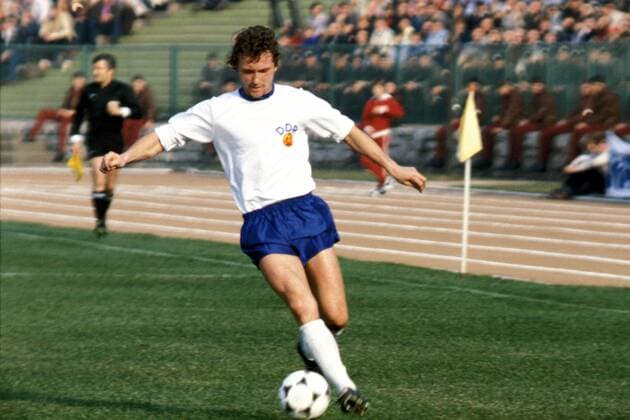 Gerd Weber (DDR) am Ball Fußball Länderspiel Herren Freundschaftsspiel 1978, Nationalmannschaft, Nationalteam, Nationaltrikot Einzelbild Ernst-Thälmann-Stadion Karl-Marx-Stadt