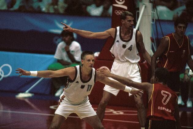 Detlef Schrempf (Deutschland, li.) Basketball OS Sommer Herren Olympische Sommerspiele 1992, Olympia, Olympiade, Spiele, Deutschland - Spanien 83:74 Gruppe Barcelona