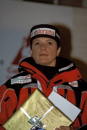 Corinne Rey Bellet (Schweiz) - Siegerehrung Alpiner Skilauf Damen Weltcup 2001 2002, Welt-Cup, Worldcup, World, WC, Ski Alpin, Skisport, Abfahrt, St.Moritz Einzelbild St. Moritz