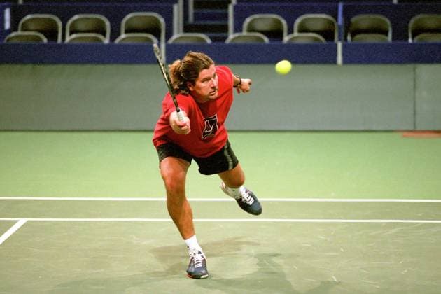 Trainer Peter Lundgren (Schweden) - Volley Tennis Herren Davis Cup 2001, Daviscup, Daviscupteam, Halle, Indoor, Hallentennis, Hallenturnier, Training Einzelbild St. Jakobshalle Basel Dynamik,
