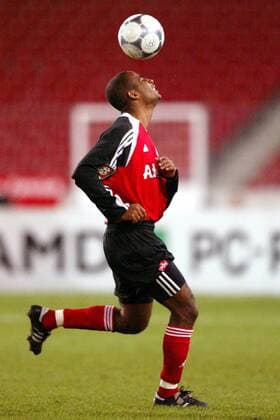 Cacau (Nürnberg) - Kopfball Fußball 1. BL Herren Saison 2001 2002, Stuttgart - 1. FC Nürnberg 2:3, Vdig Einzelbild Gottlieb-Daimler-Stadion Stuttgart Dynamik,