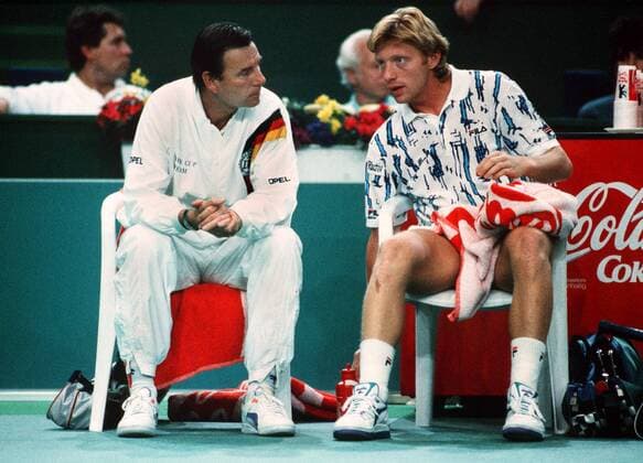 Boris Becker (re.) und Teamchef Niki Pilic (beide Deutschland) Tennis Damen Daviscup 1991, Davis-Cup, Daviscupteam,, Halle, Indoor, Hallentennis, Hallenturnier, Gruppe Deutschlandhalle Berlin