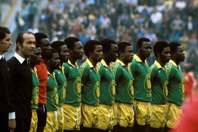 Mannschaftsfoto Zaire mit Torwart Muamba Kazadi, Ilunga Mwepu, Mwanza Mukombo, Raymond Bwanga, Boba Lobilo, Wamunda Tshimabu, Mabwene Mana, Mantantu Kidumu, Adelard Maku Mayanga, Mafu Kibonge und Kalala Ntumba Fußball WM Herren Weltmeisterschaft 1974, Nationalmannschaft, Nationalteam, Nationaltrikot Totale Waldstadion Frankfurt M.