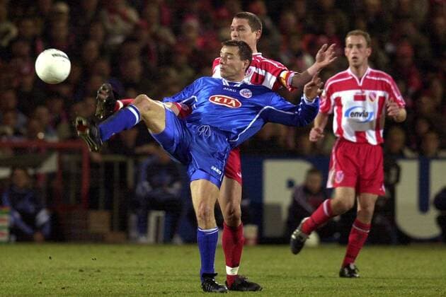 Markus Beierle (vorn, Rostock) gegen Christian Beeck (Cottbus) Fußball 1. BL Herren Saison 2001 2002, FC Energie Cottbus - FC Hansa Rostock 3:0, Vdig Gruppe Stadion der Freundschaft Cottbus Dynamik,