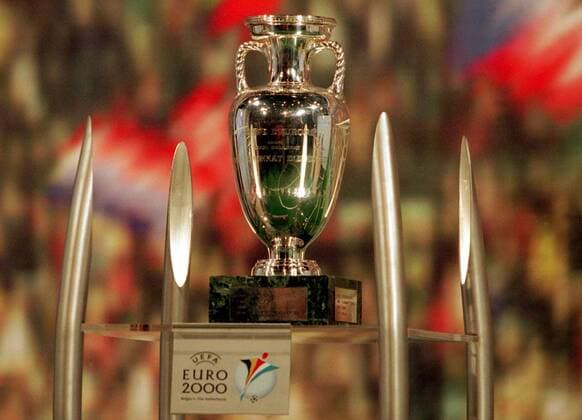 Henry-Delaunay-Pokal Fußball Herren Gruppenauslosung 1999 der Europameisterschaft 2000, Vorstellung, Präsentation, Pressetermin, Einzelbild Brüssel