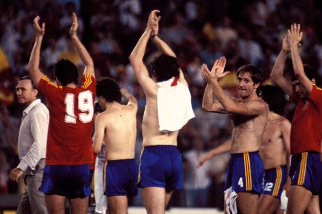 Spaniens Spieler verabschieden sich aus dem Turnier Fußball WM Herren Weltmeisterschaft 1982, Länderspiel, Nationalmannschaft, Nationalteam, Spanien - England 0:0 Gruppe Estadio Santiago Bernabeu Madrid Enttäuschung,