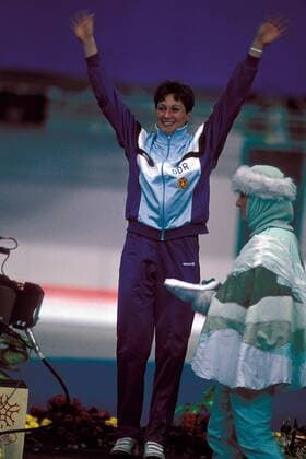 Karin Kania (DDR) - Siegerehrung Eisschnellauf OS Winter Damen Olympische Winterspiele 1988, Olympia, Olympiade, Eisschnelllauf, Eisschnellaufen, Eisschnelllaufen Gruppe Olympic Oval Calgary Freude,