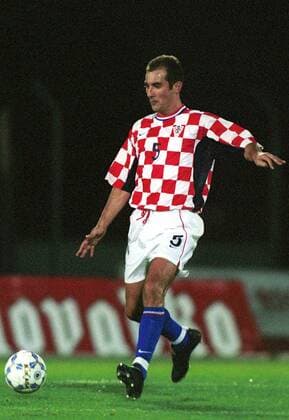 Igor Stimac (Kroatien) am Ball Fußball Länderspiel Herren WM-Qualifikation 2001, Weltmeisterschaftsqualifikation, Nationalmannschaft, Nationalteam Einzelbild Stadio Olimpico, Olympiastadion Serravalle Dynamik,  